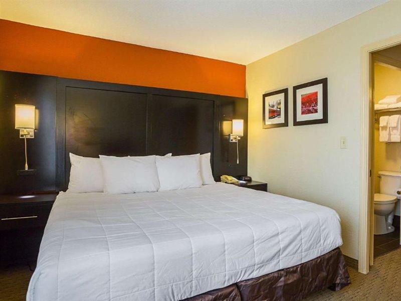 Clarion Inn & Suites Evansville Kültér fotó