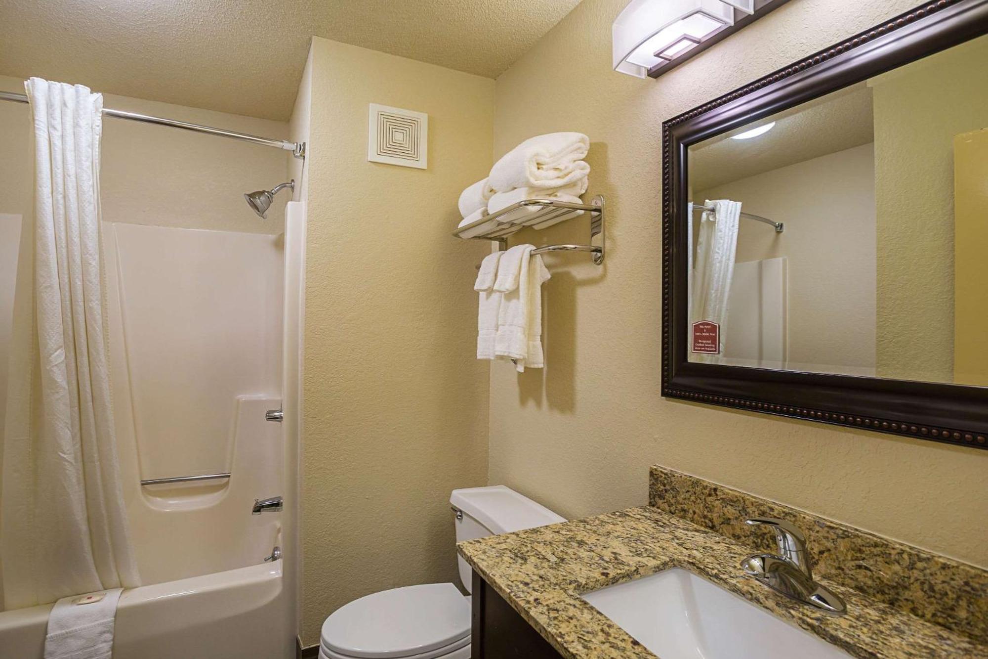 Clarion Inn & Suites Evansville Kültér fotó
